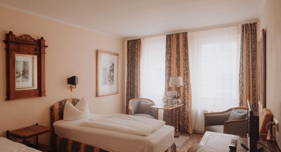 2025_PensionAmMuseum_Zwei-Bett-Zimmer-2-r3ujzseiur85c6zjbohz3llvy781rtpxgecn8odwnw